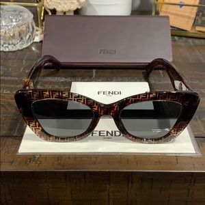 Fendi Sunglasses 💯% Authentic
